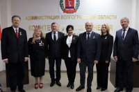 Руководителям федеральных ведомств вручили памятный знак Губернатора Волгоградской области