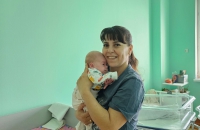 Волгоградские врачи спасли и выходили малышку, родившуюся с весом 700 грамм